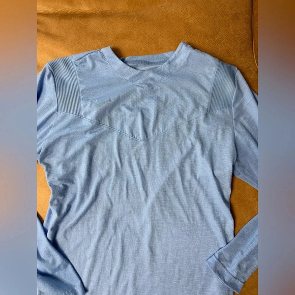 Men’s Used Nike Long Sleeve Size Medium Signs Of Wear - Picture 2 of 10